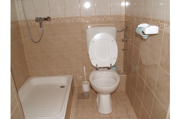 Kroatija Privát Okrug Donji, Eksterjeras